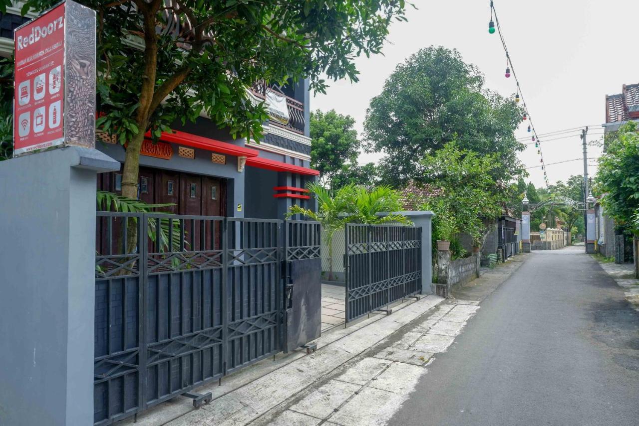Reddoorz Syariah Near Monumen Jogja Kembali Hotel Kejayan Kültér fotó